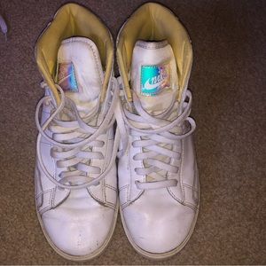 Blazer mid yellow size 6.5 men’s 8 women’s.